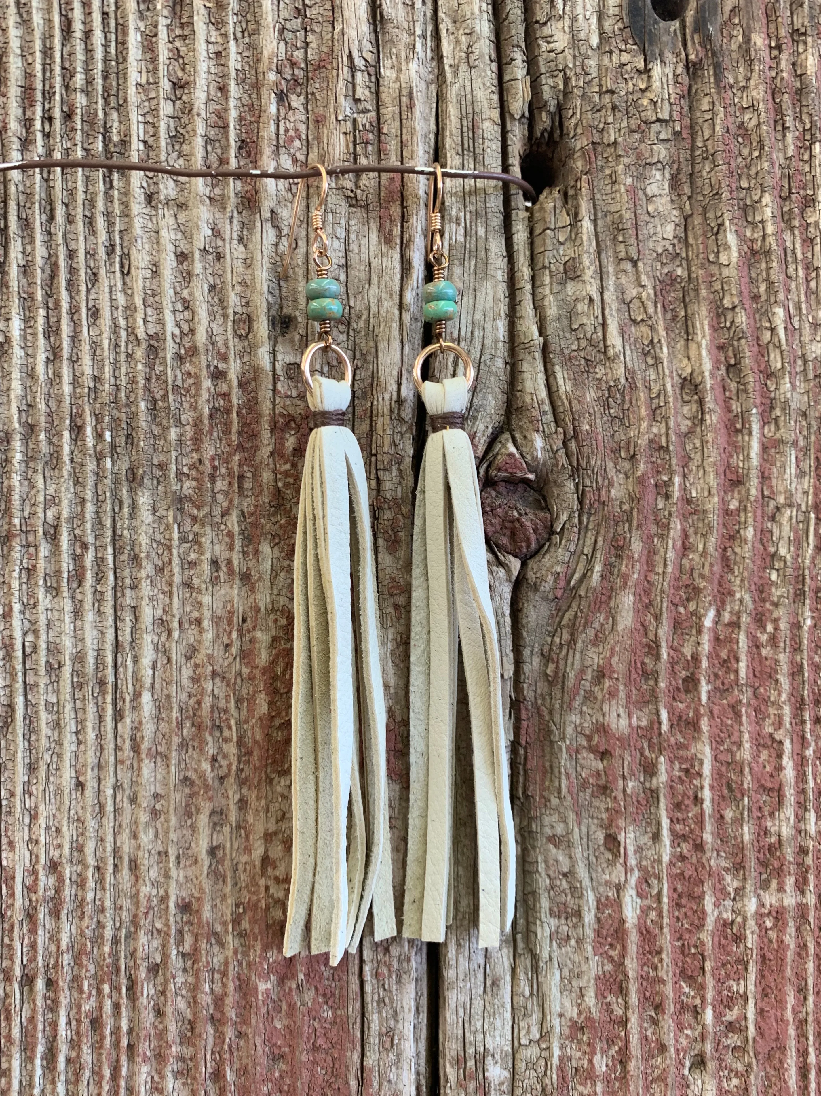 13881 Leather Tassel w/Stone Earring