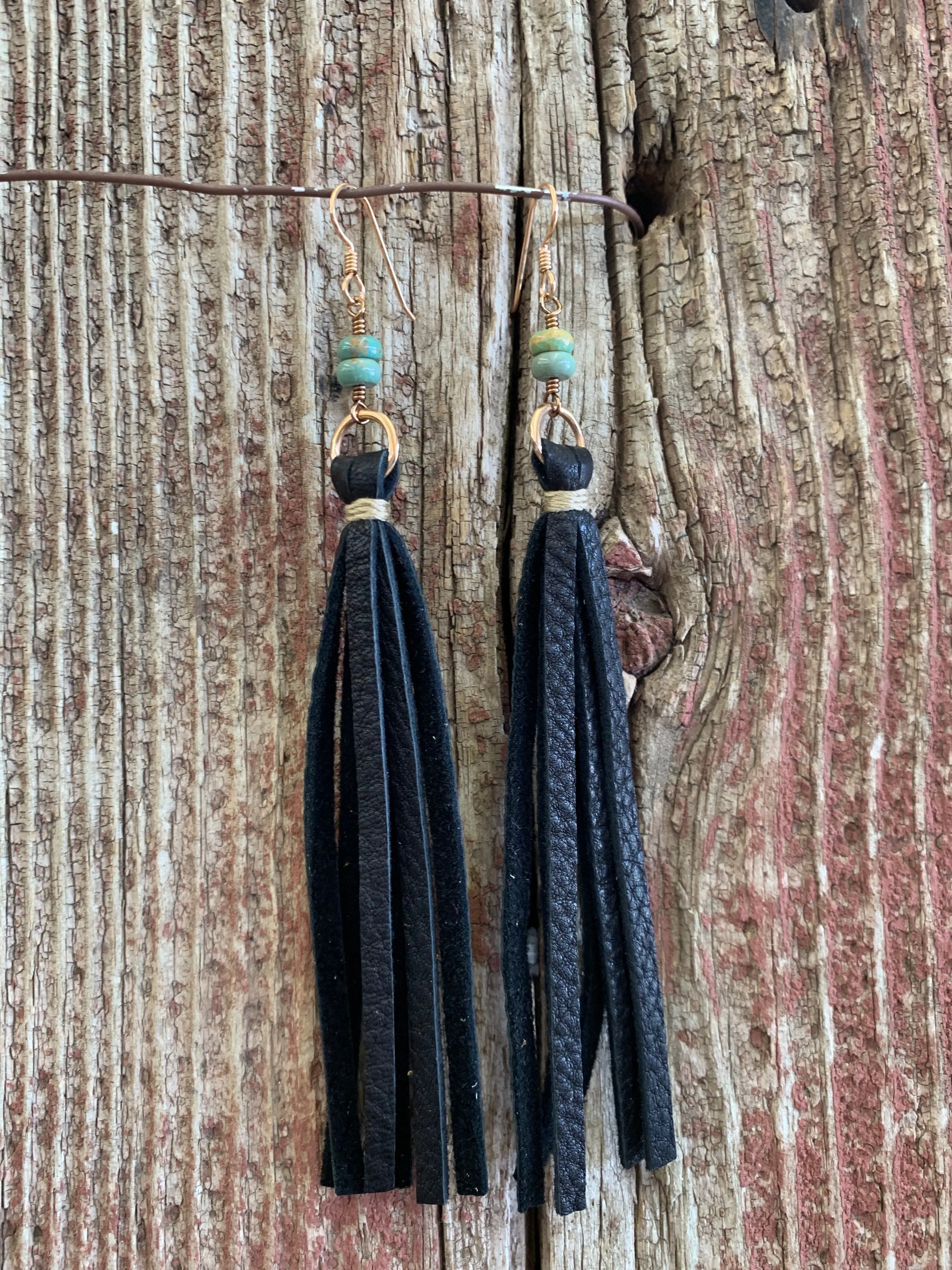 13881 Leather Tassel w/Stone Earring