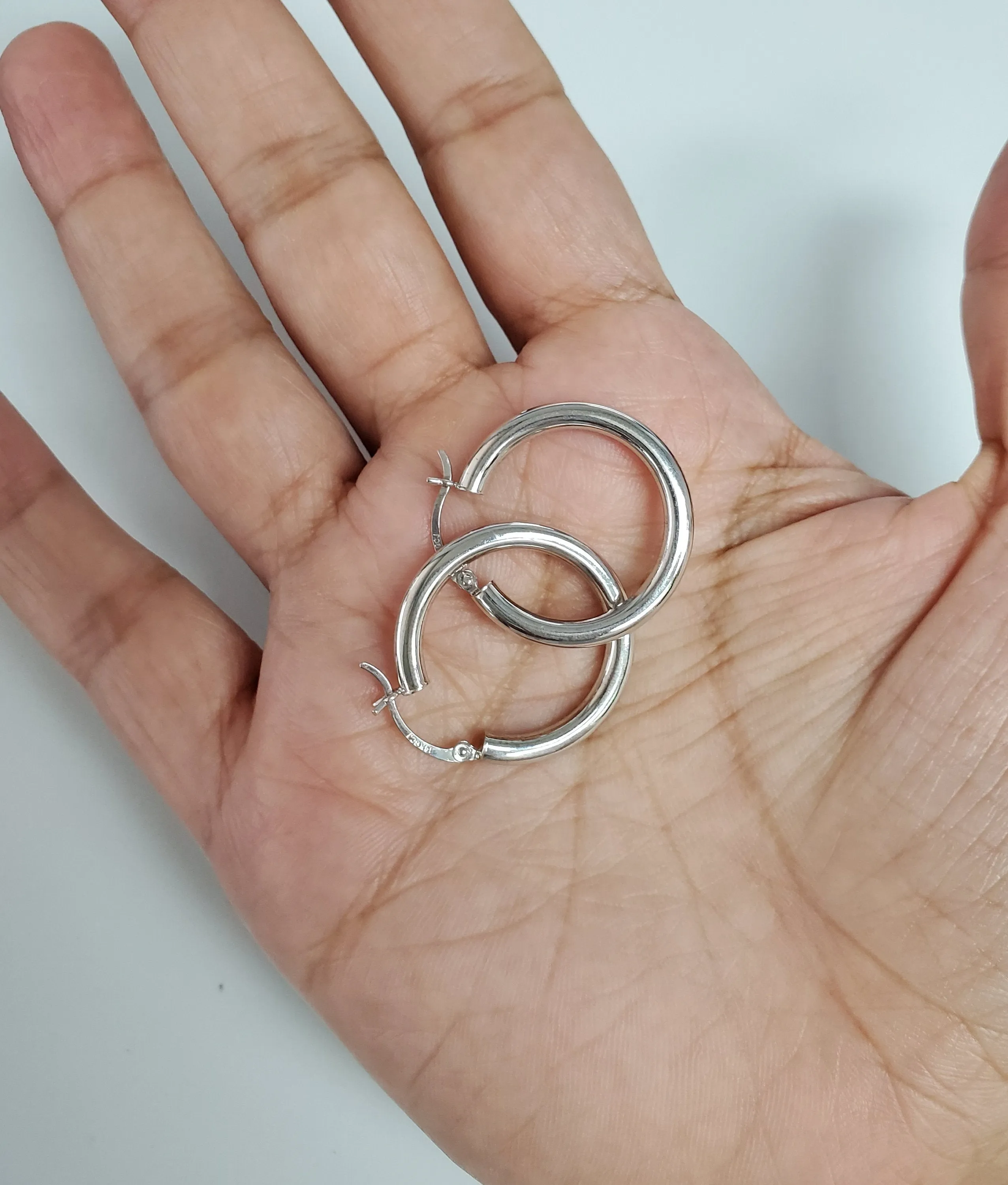 25MM or 30MMPolished 14k White Gold Hoops