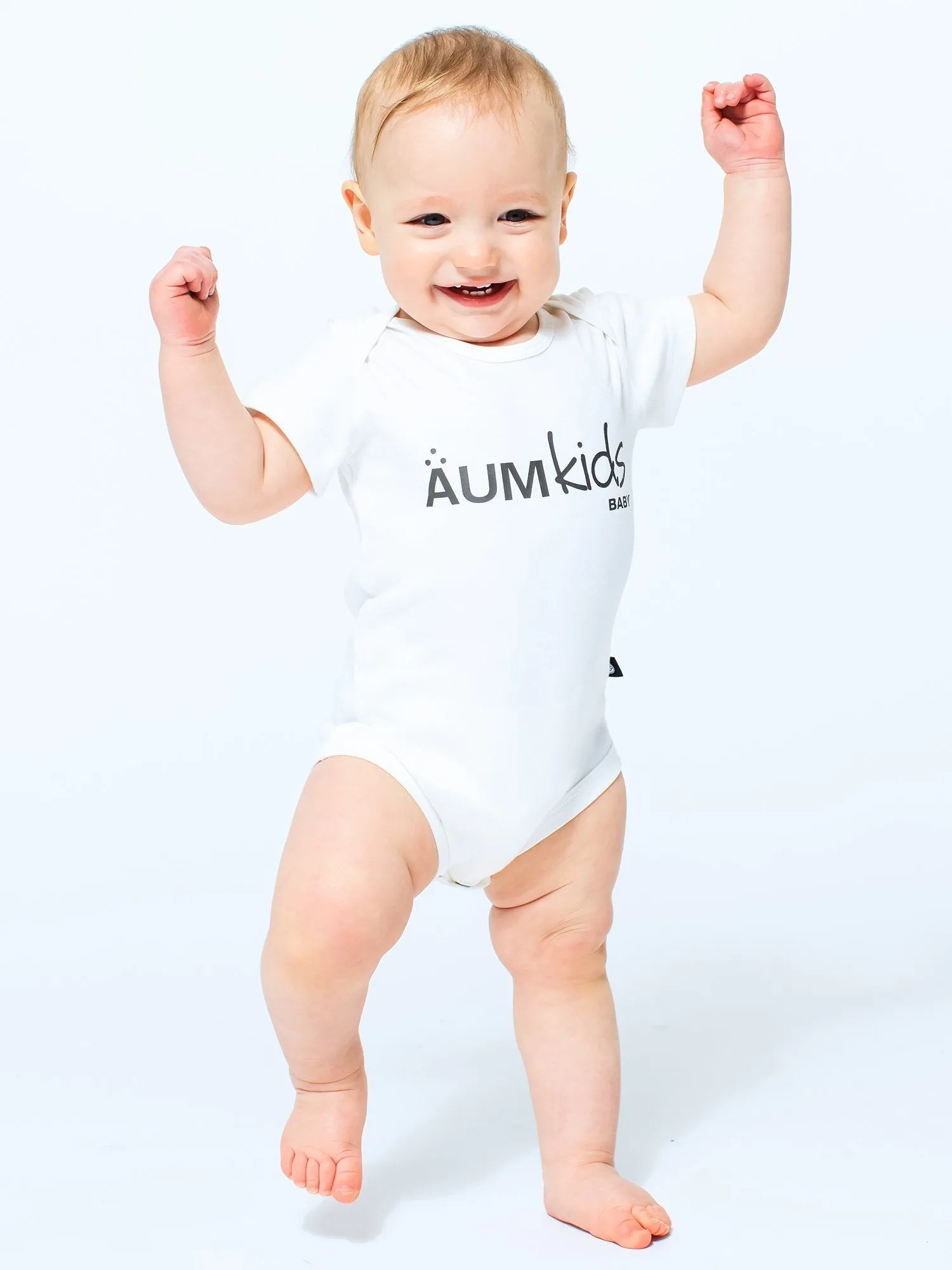AUMkids HAPPY BABY SHORT SLEEVE ONESIE   BIB SET, WHITE