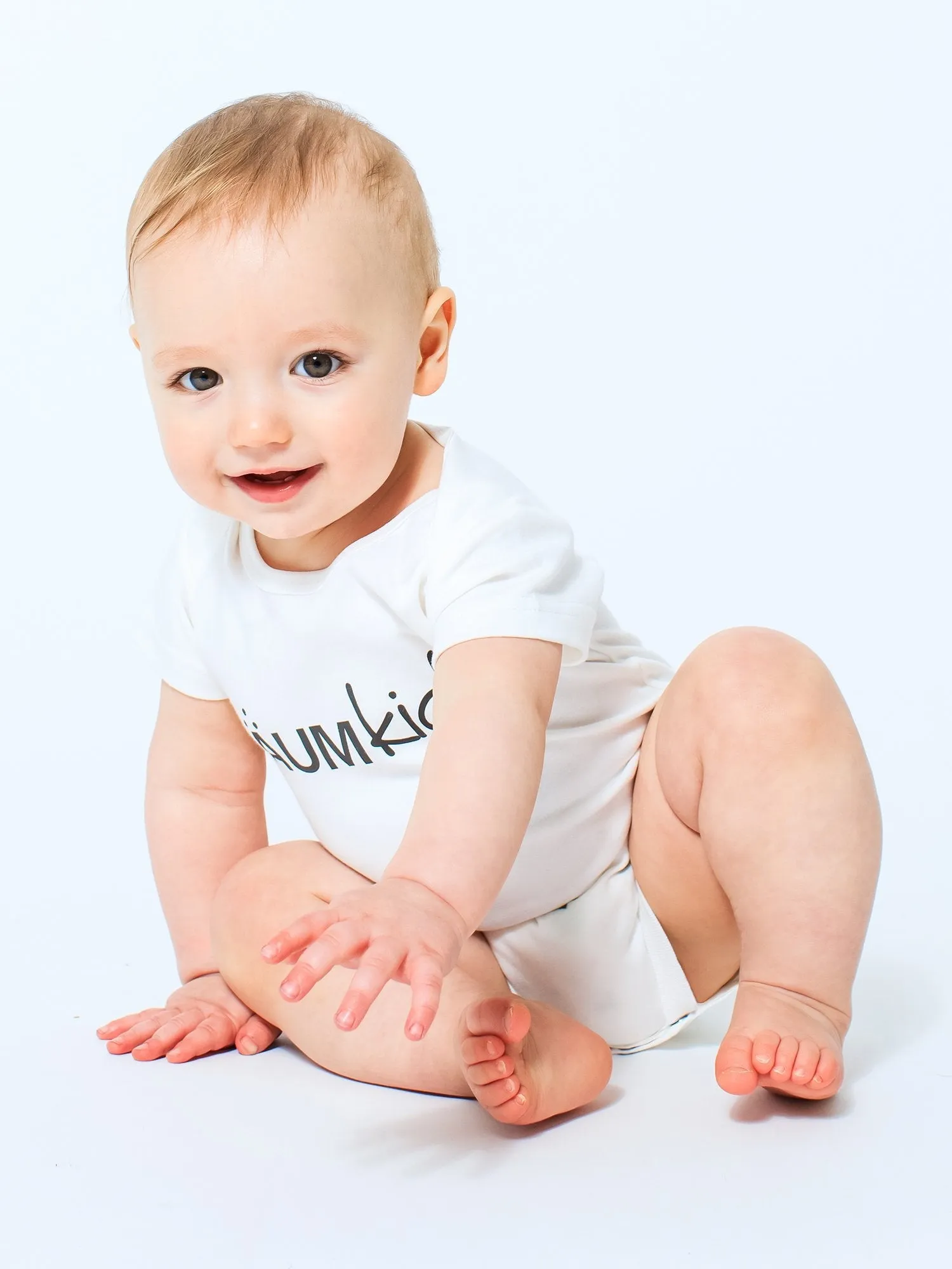AUMkids HAPPY BABY SHORT SLEEVE ONESIE   BIB SET, WHITE
