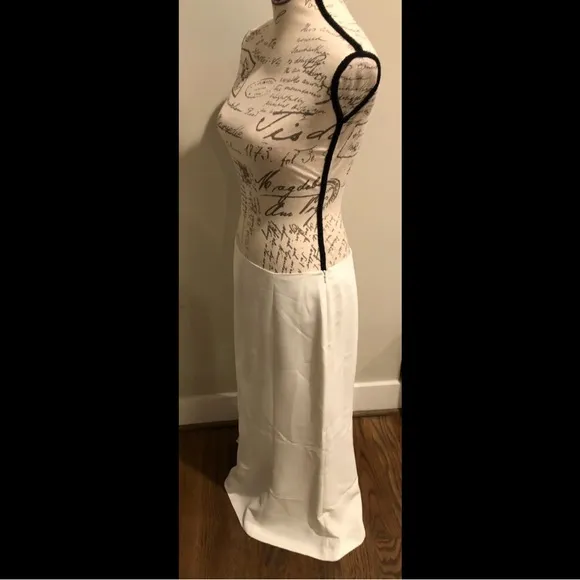 Bloomingdale’s women’s white mermaid flare skirt