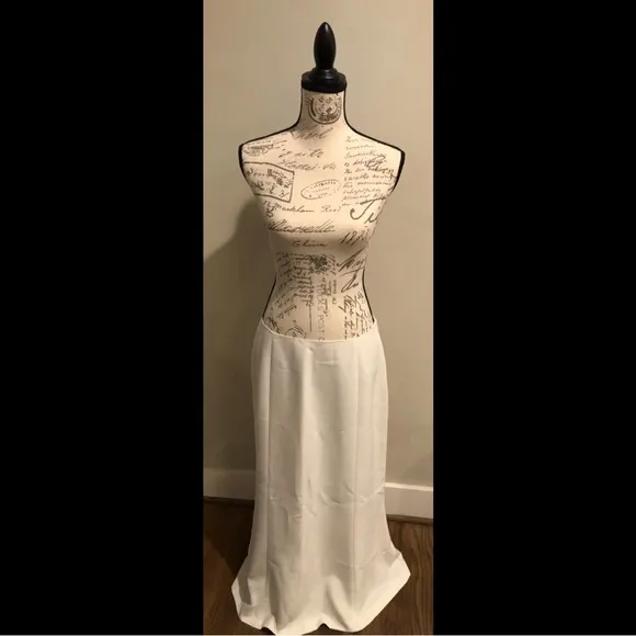 Bloomingdale’s women’s white mermaid flare skirt