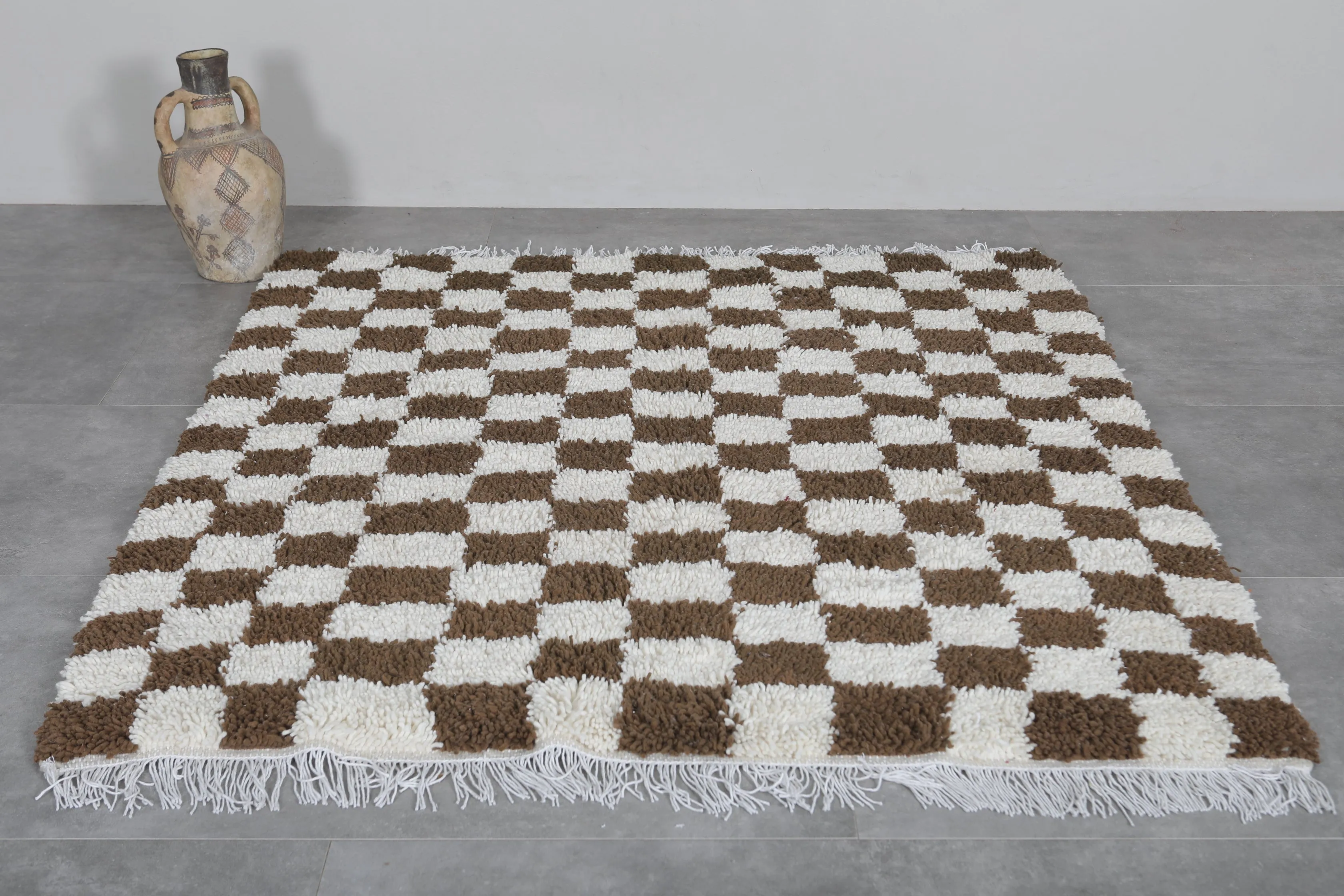 Brown and White Checkered Rug 5.2 X 5.8 Feet – Modern Handmade Design