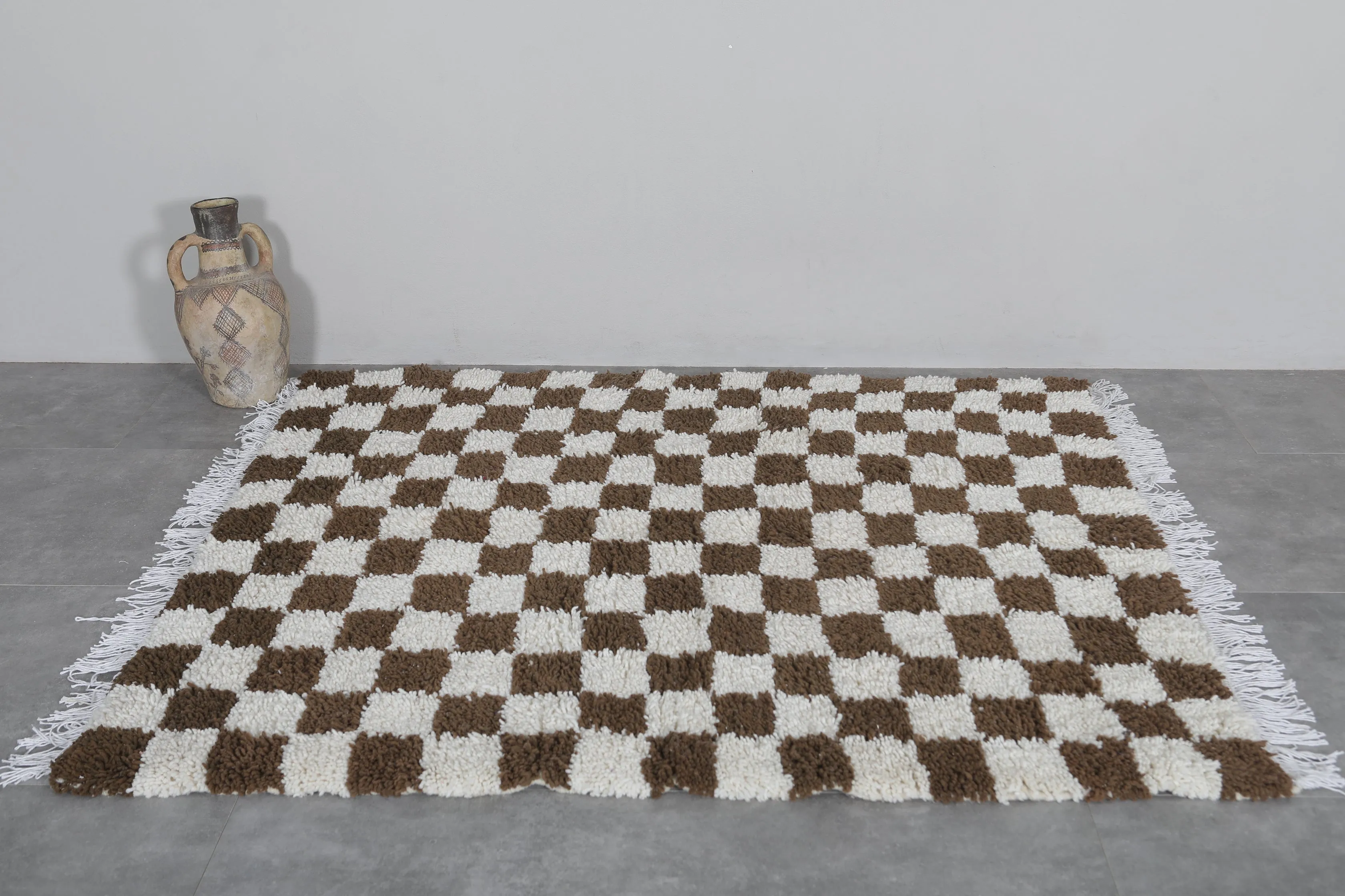 Brown and White Checkered Rug 5.2 X 5.8 Feet – Modern Handmade Design