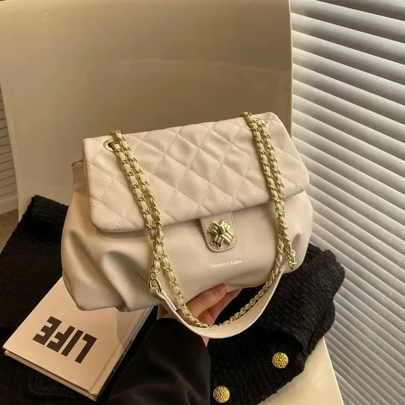 Clasp Closure Quilted Chain Shoulder Bag