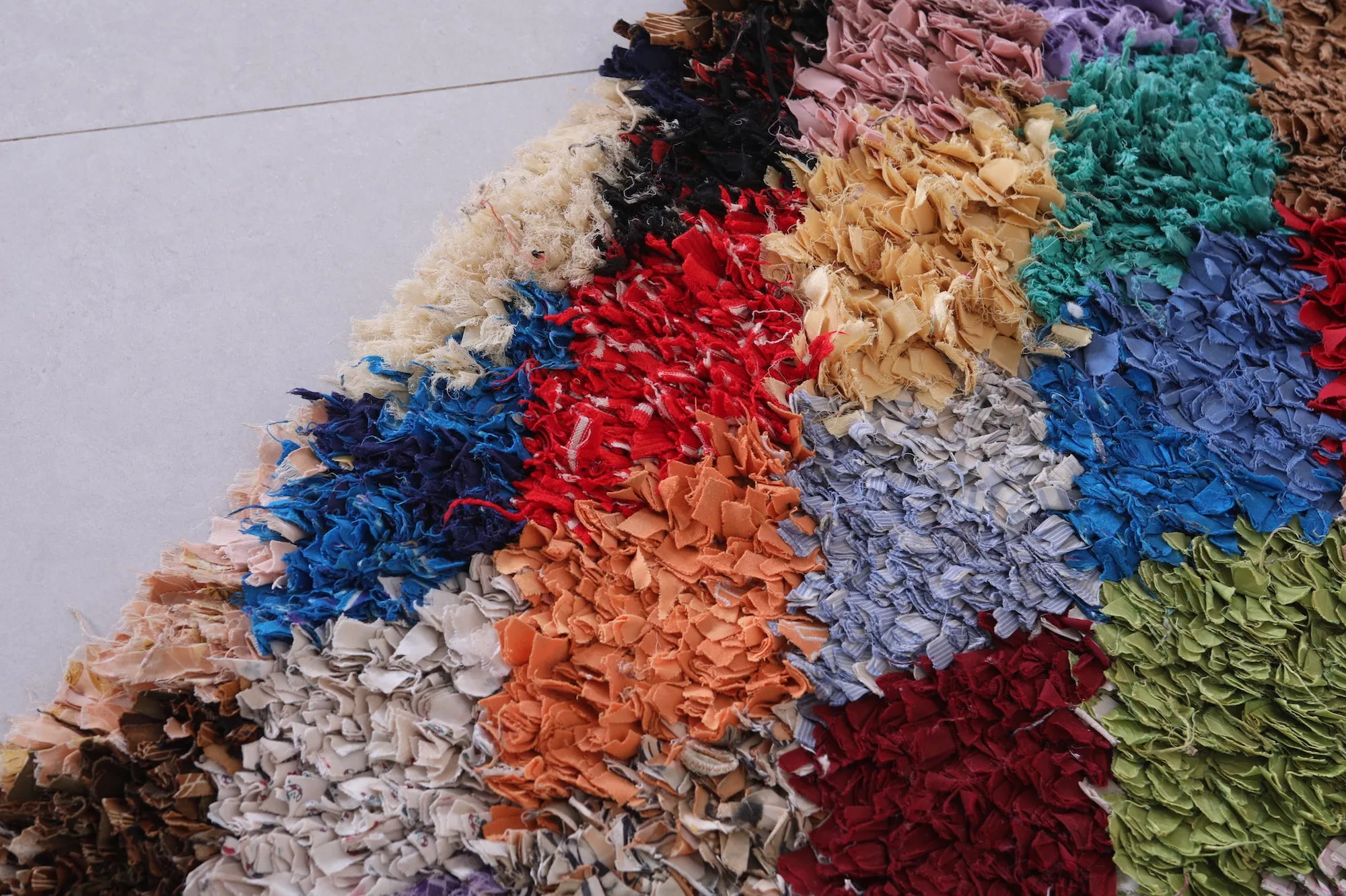 Colorful Moroccan Boucherouite Rug – Handmade Shag Carpet (2.5 x 5.7 ft)