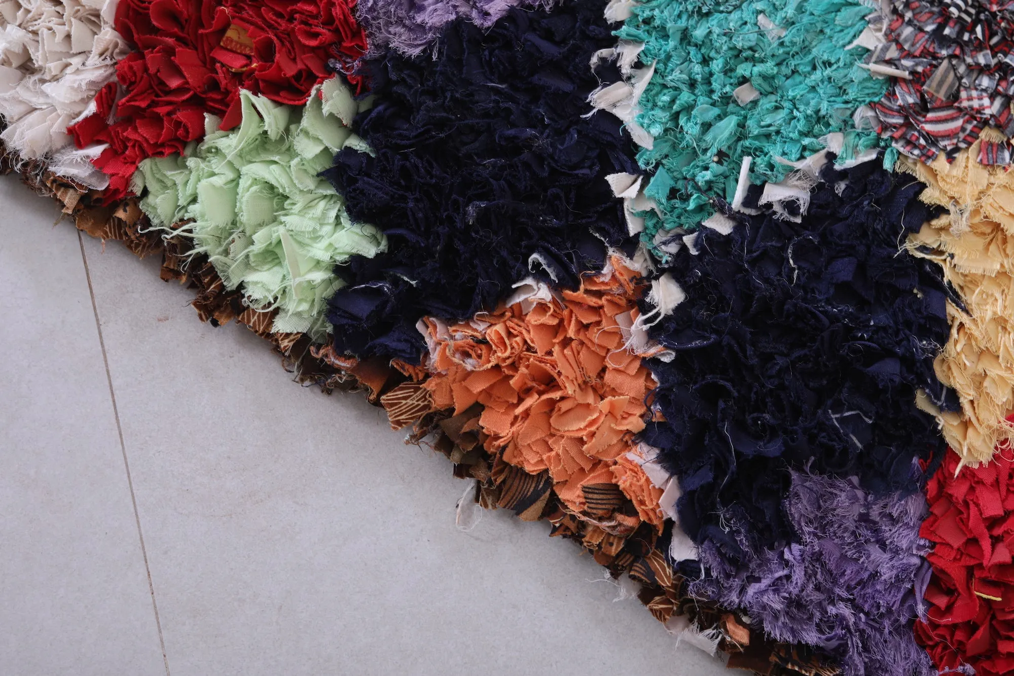 Colorful Moroccan Boucherouite Rug – Handmade Shag Carpet (2.5 x 5.7 ft)