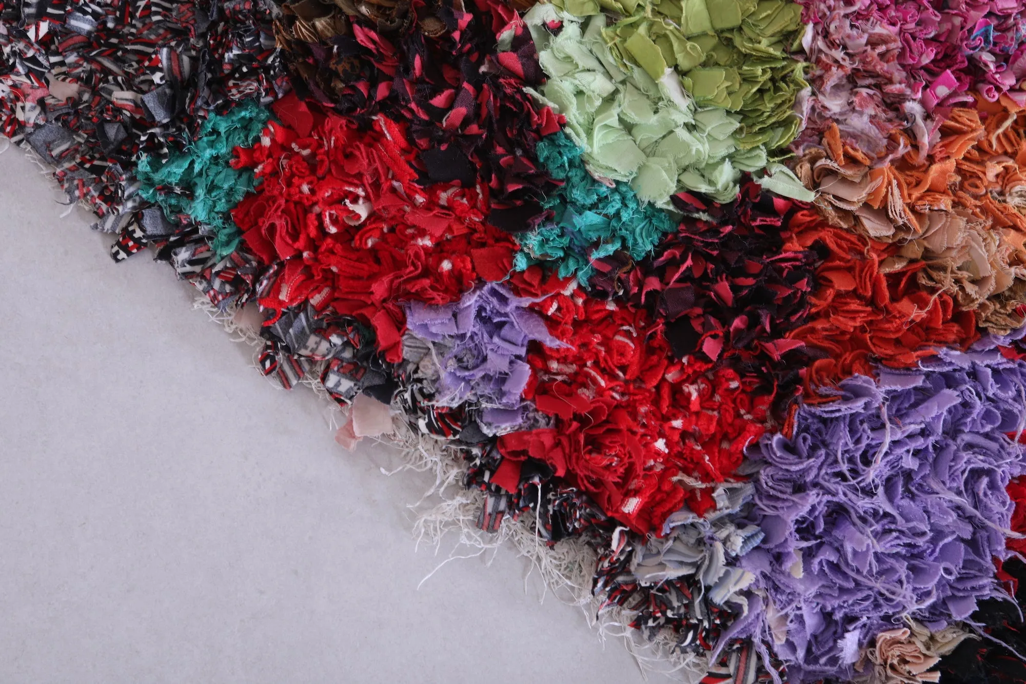 Colorful Moroccan Boucherouite Rug – Handmade Shag Carpet (2.5 x 5.7 ft)