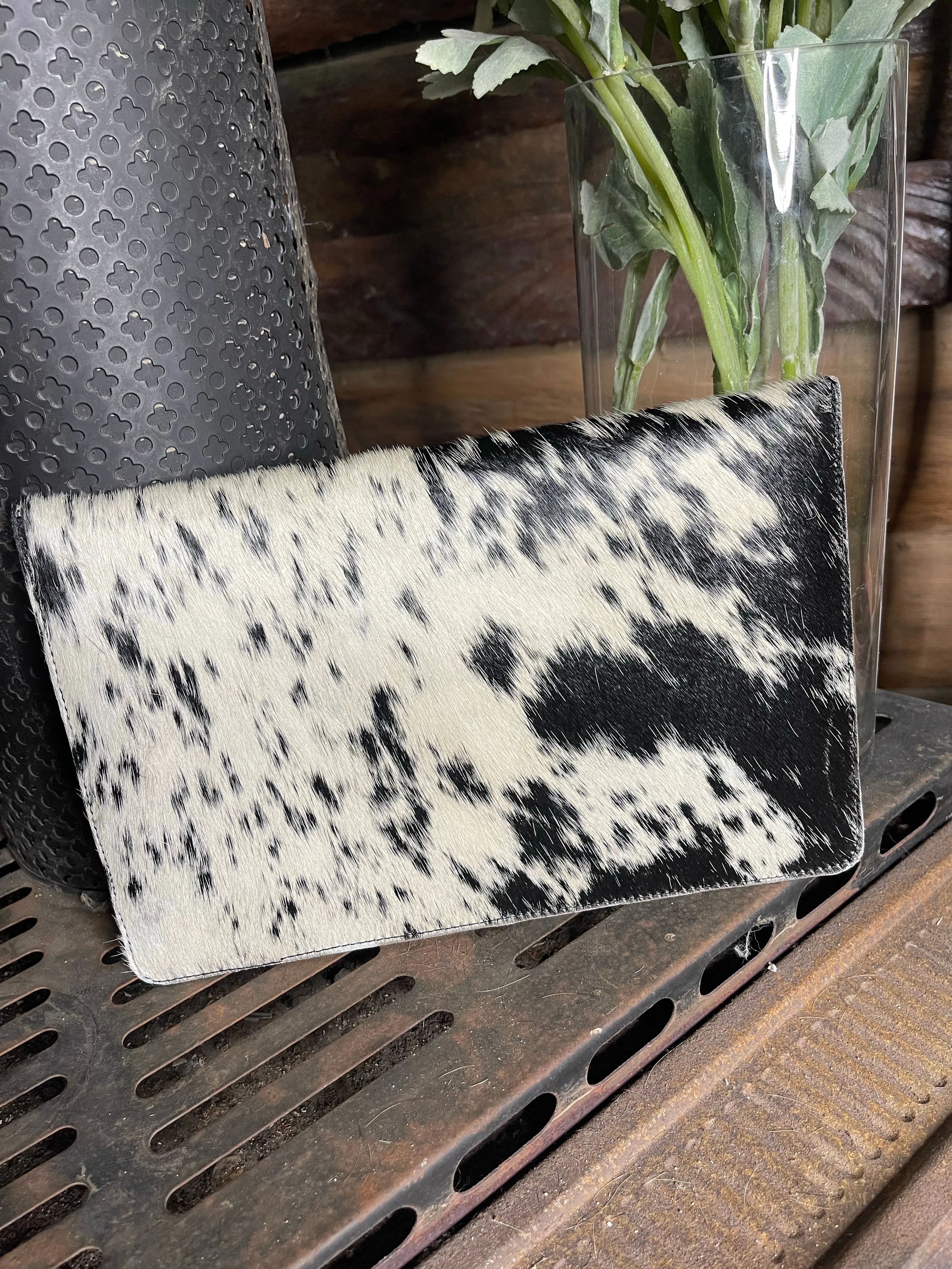 DE345BLK HIDE ENVELOPE CLUTCH