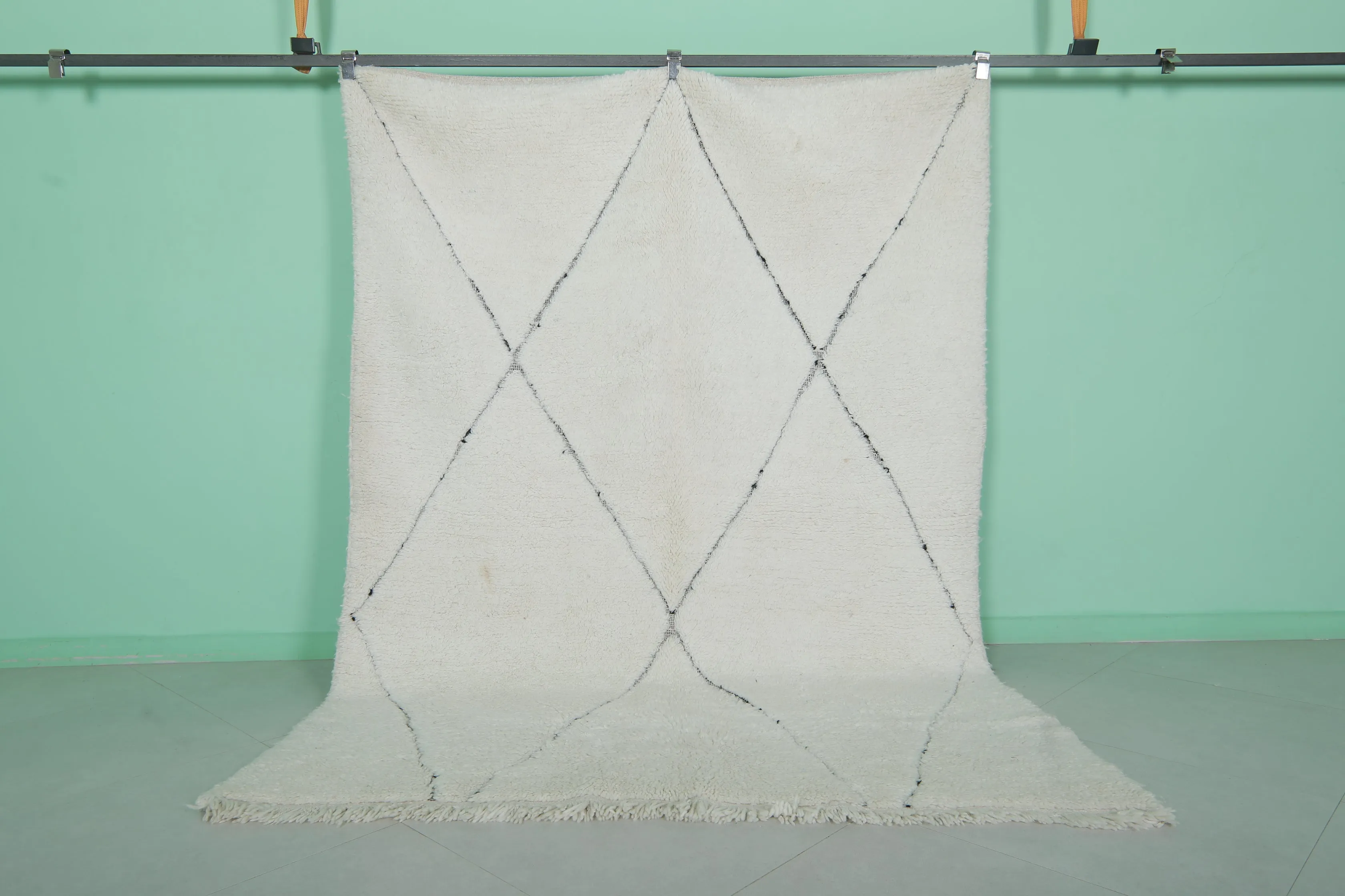 Diamond Moroccan Rug 5.5 x 7.7 ft - Handwoven Wool in Ivory