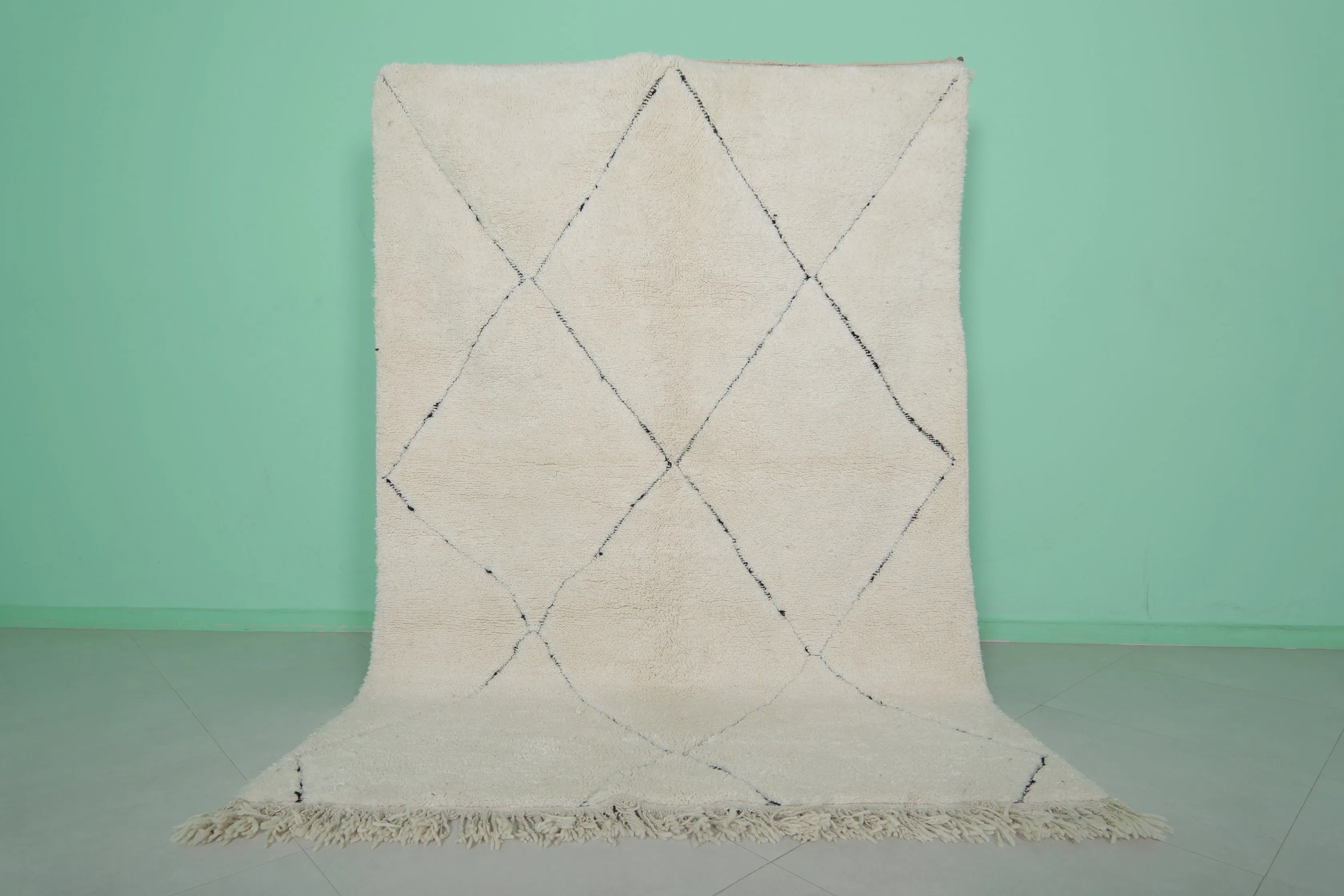 Diamond Moroccan Rug - Handwoven 5.8 x 8.2 Feet | Elegant Wool Design