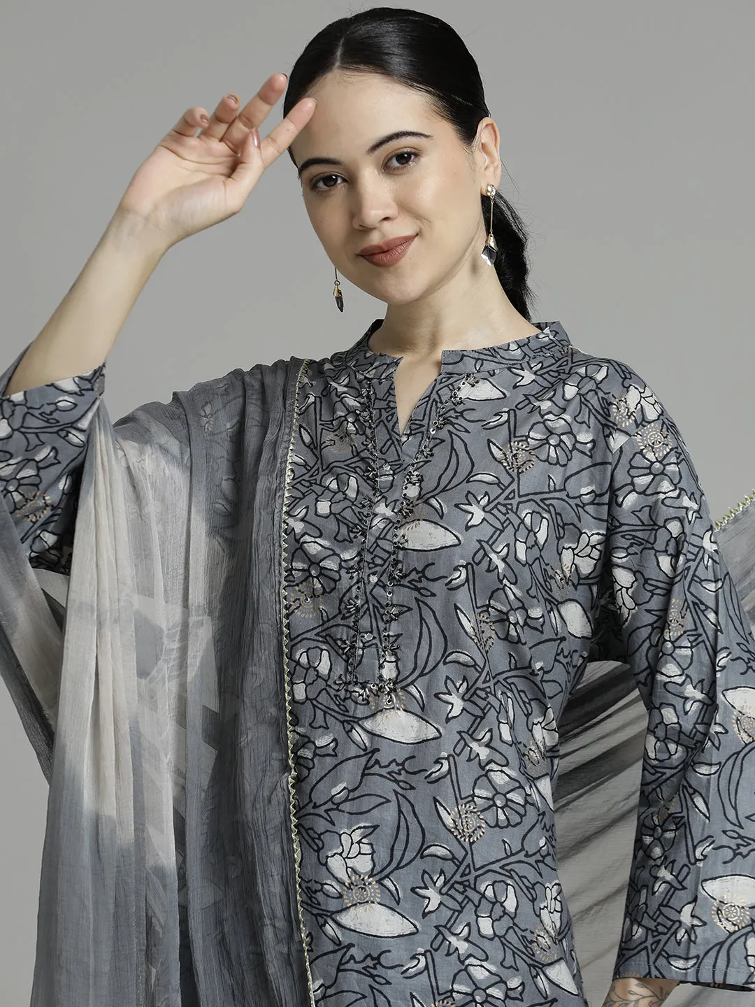 Ethnic Printed Grey Kurta Set With Tie-Dye Dupatta