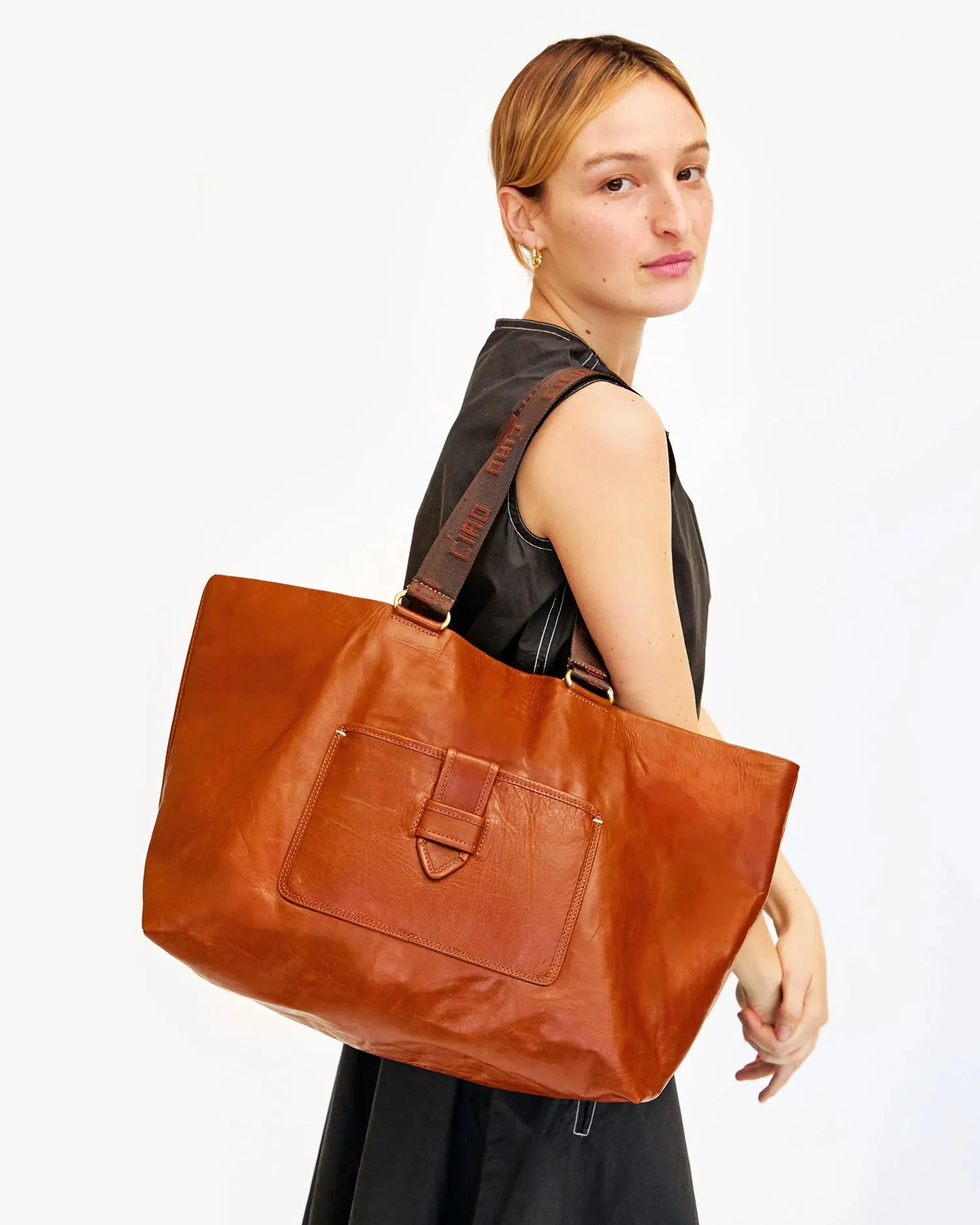 Grande Bateau Tote in Camel New Look