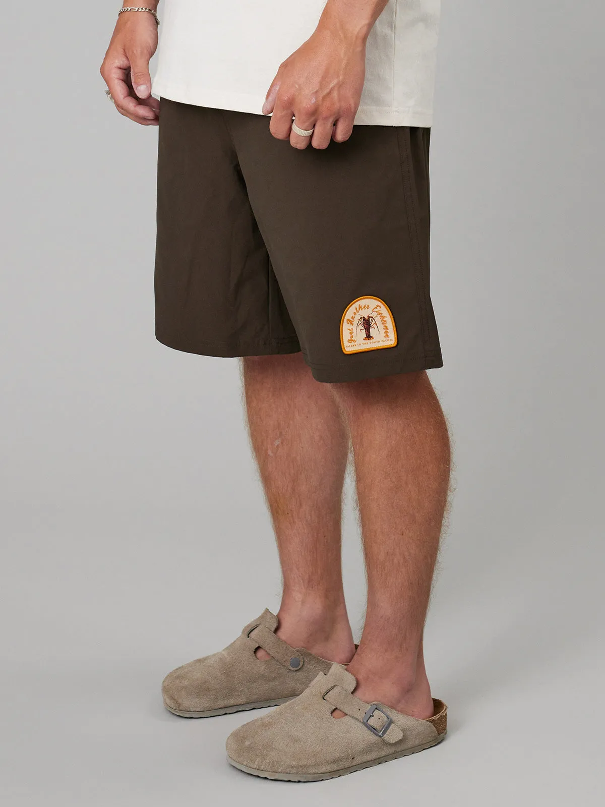 JUST ANOTHER FISHERMAN CRAY SHORTS - BROWN