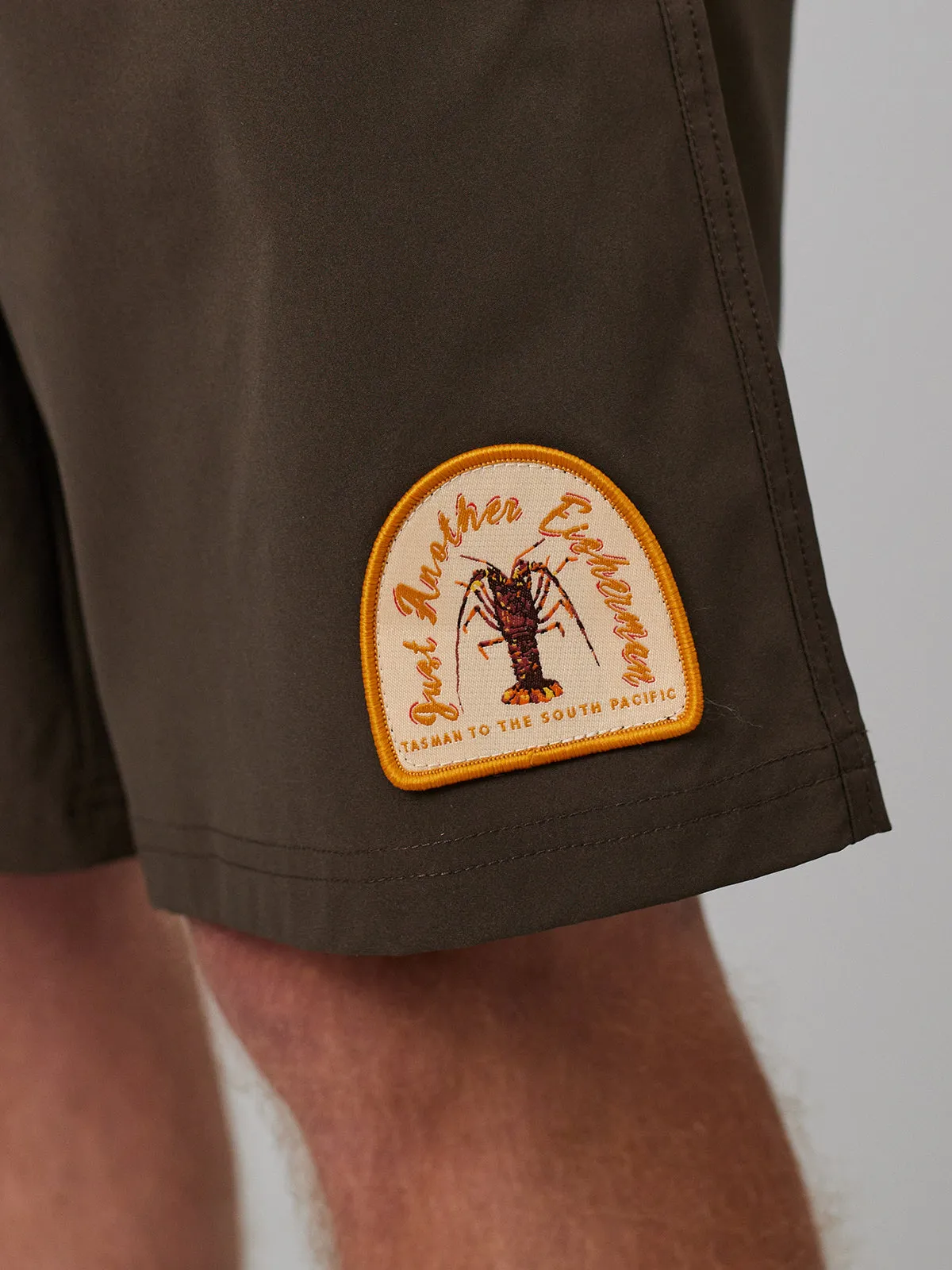 JUST ANOTHER FISHERMAN CRAY SHORTS - BROWN