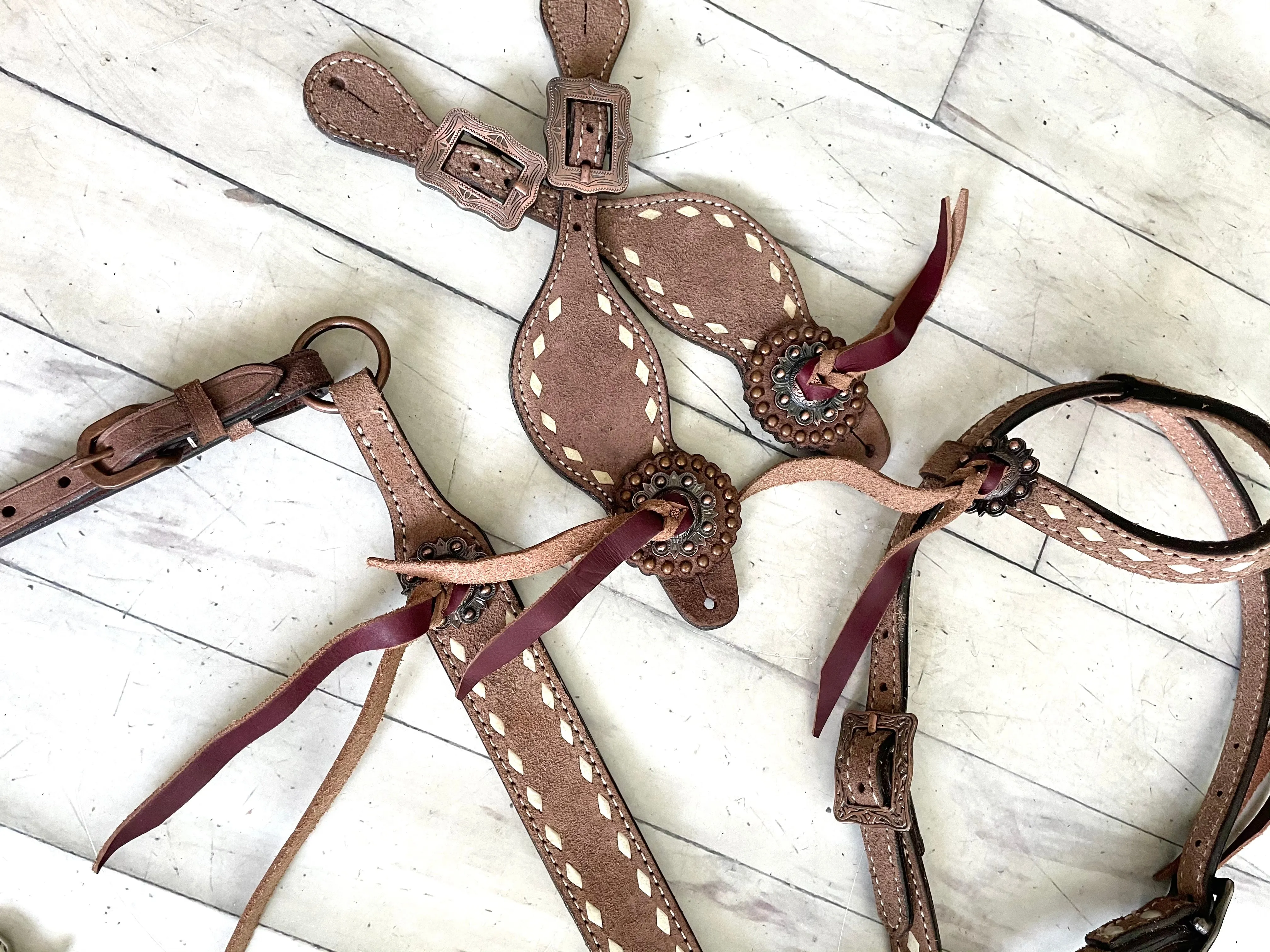 Light Roughout White Buckstitch Leather Tassel Tack Set