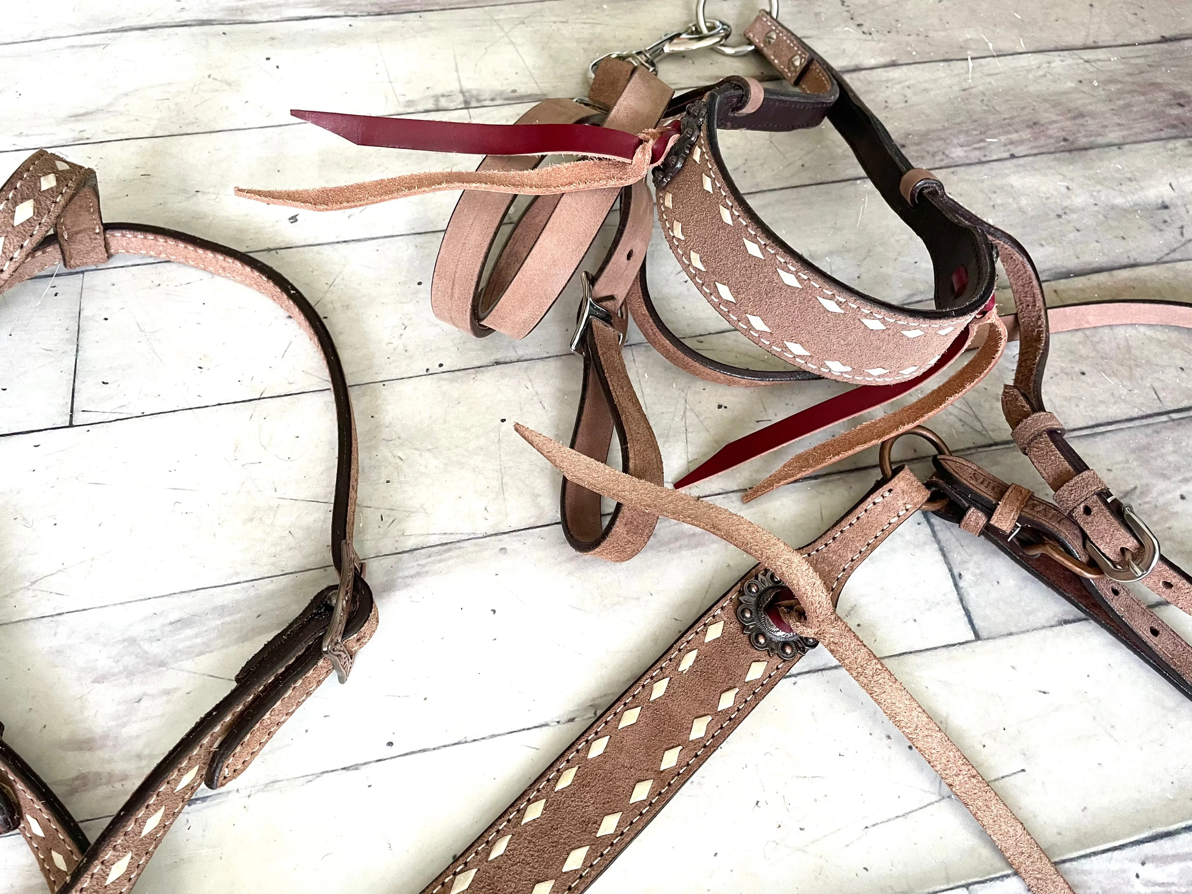 Light Roughout White Buckstitch Leather Tassel Tack Set