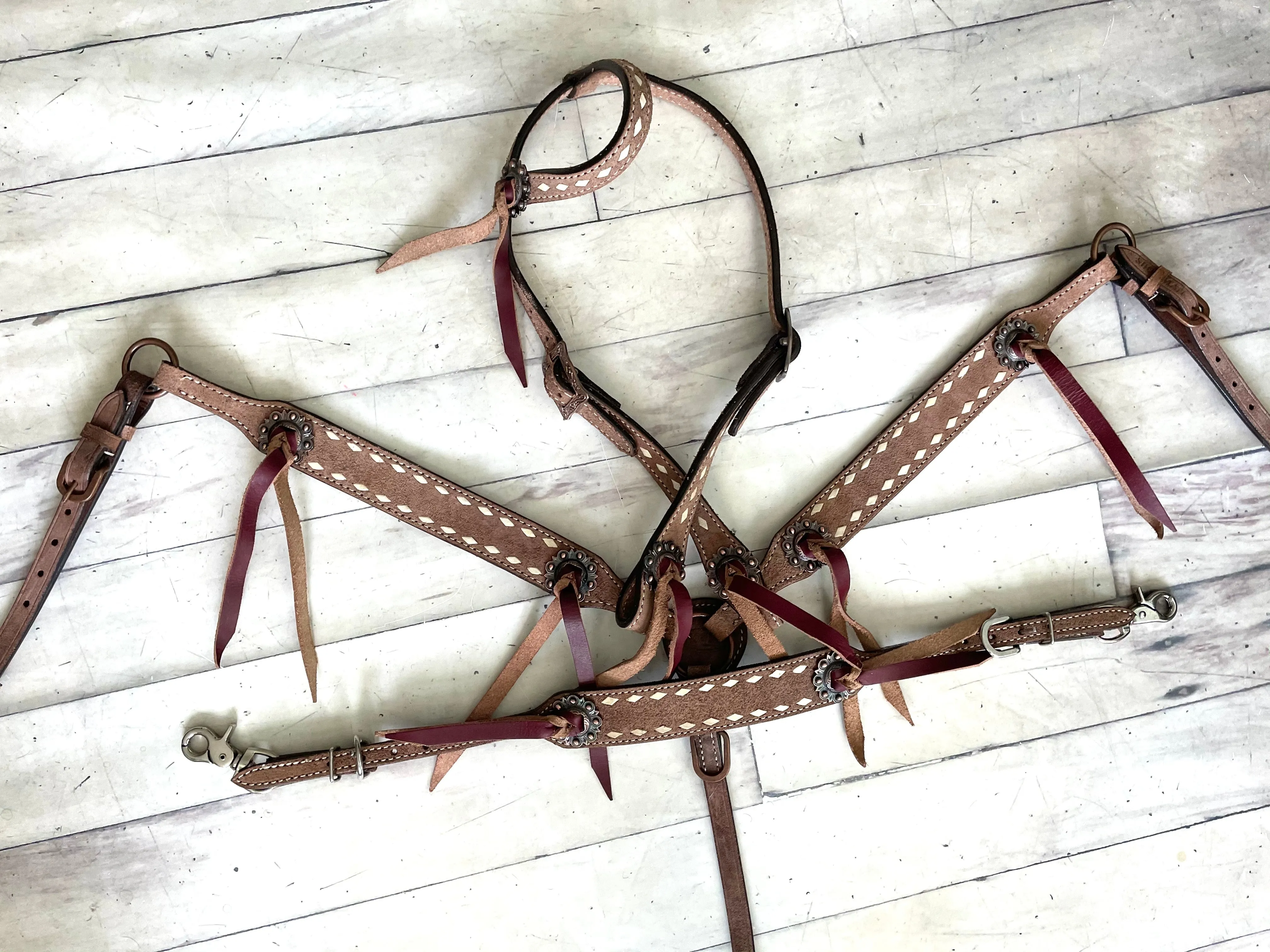 Light Roughout White Buckstitch Leather Tassel Tack Set