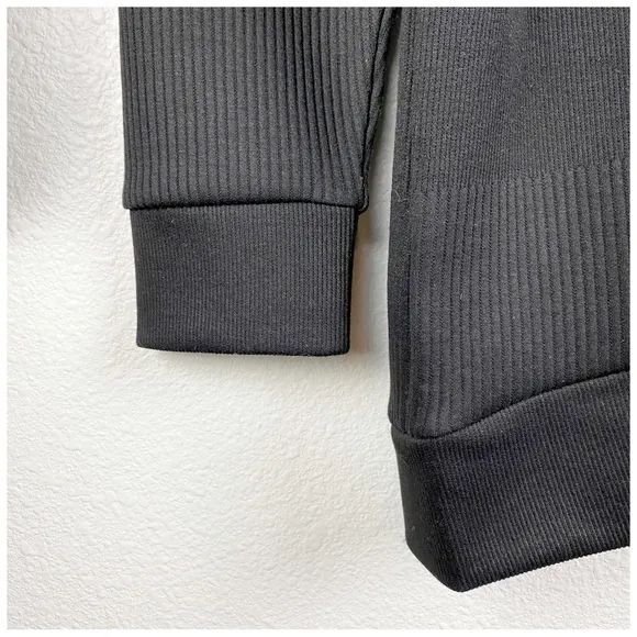 Lysse Quilted Convertible Sweatshirt In Black Size Small