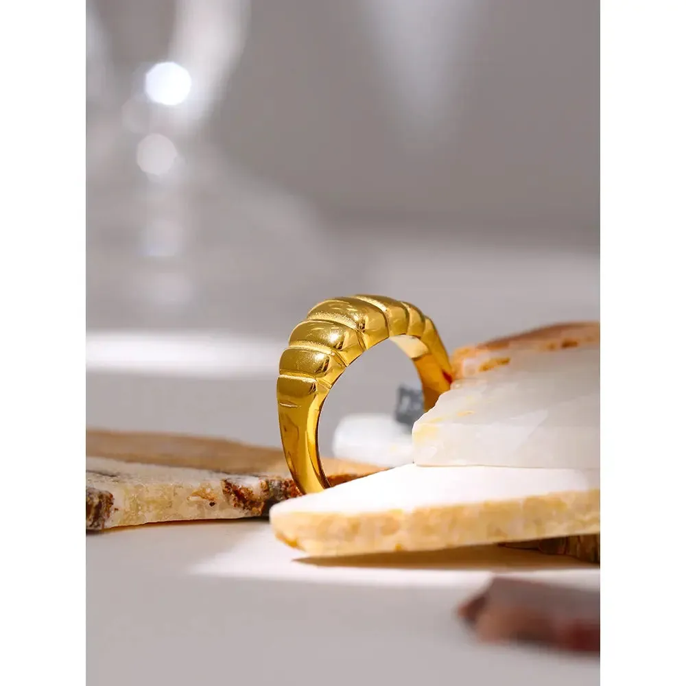 Minimalist Geometric Ring in