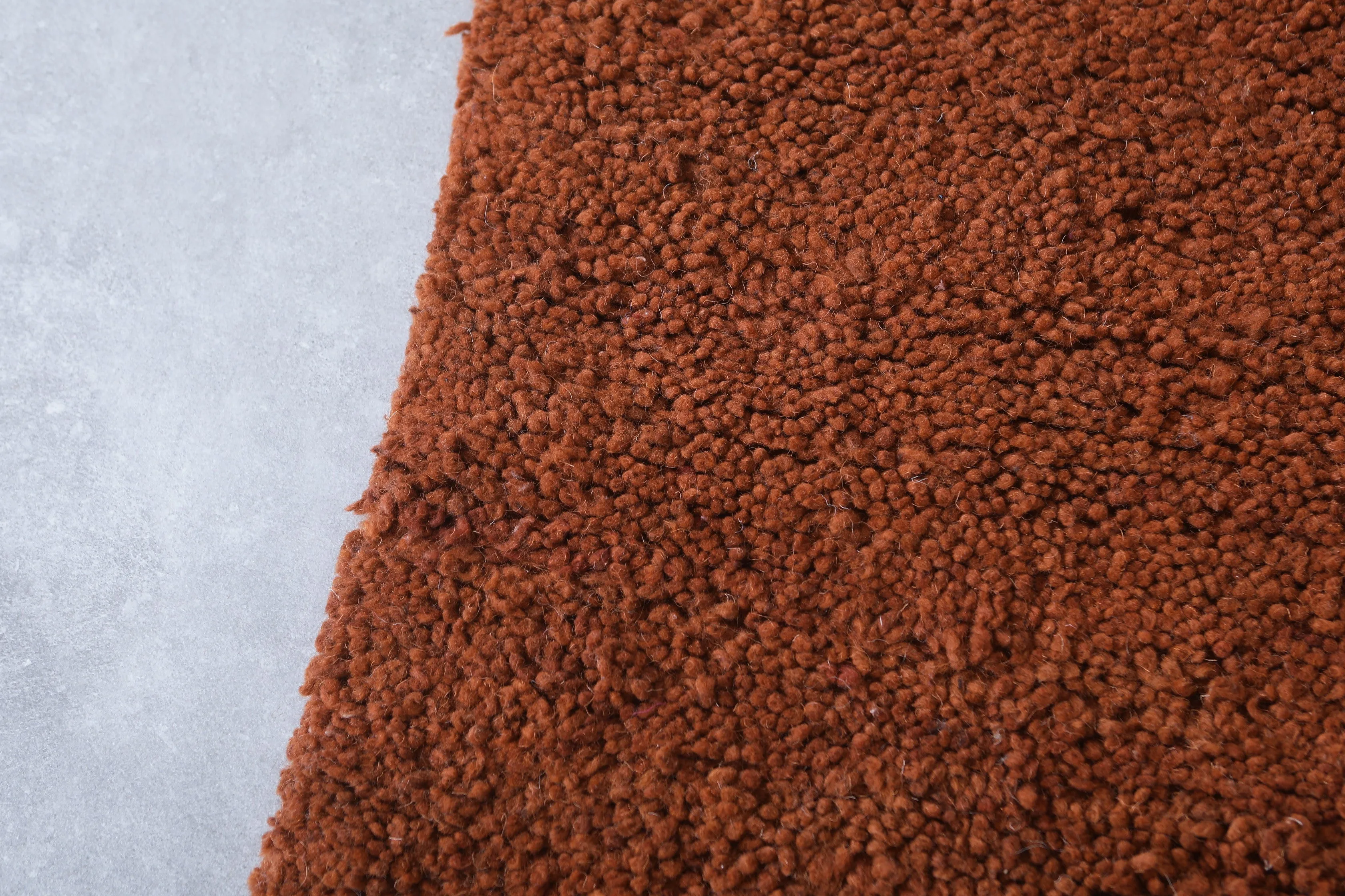 Moroccan Plain Rug - 2.2 x 3.3 Feet | Handmade Wool Accent