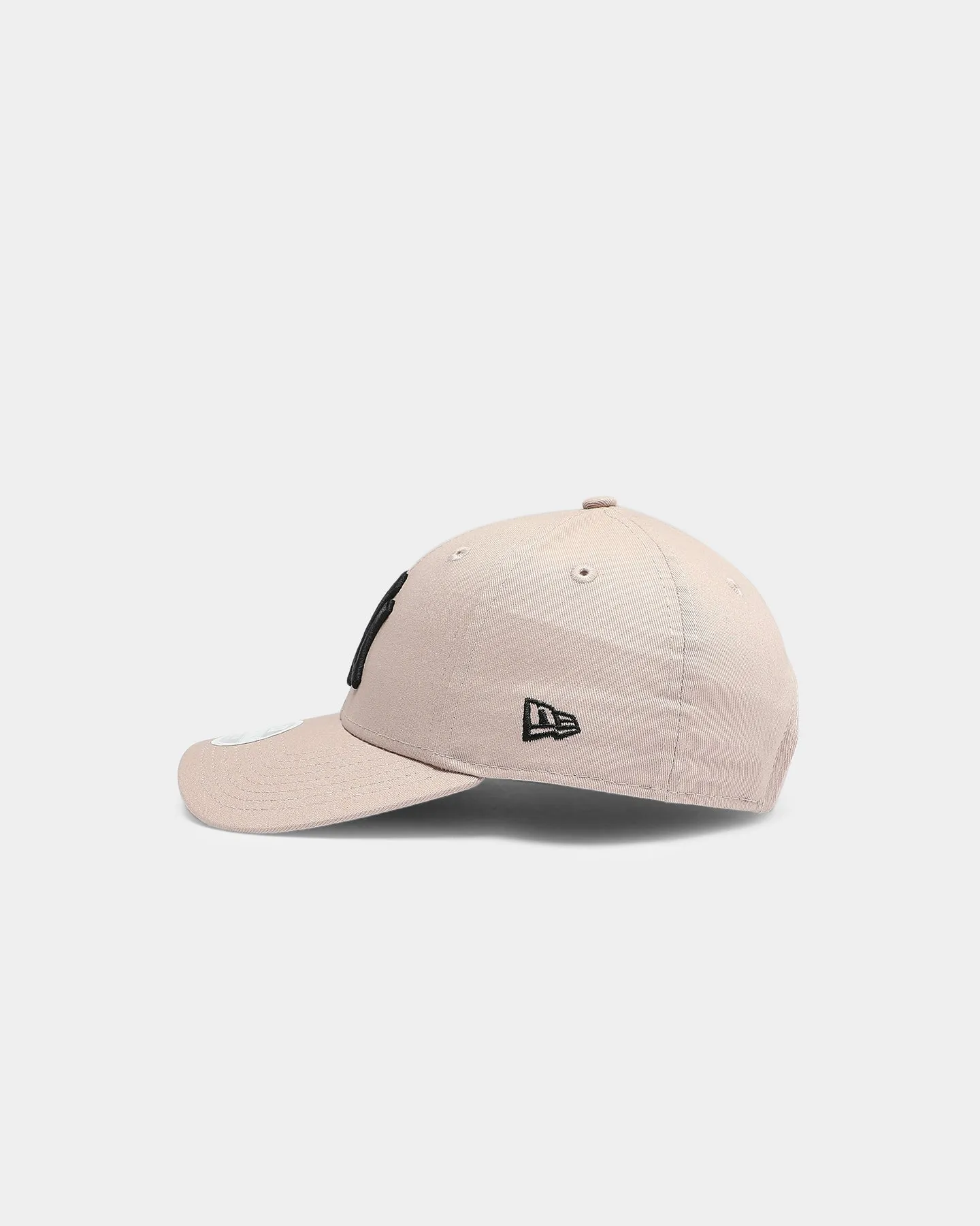 New Era Women's New York Yankees 9FORTY Strapback Stone Rose/Black