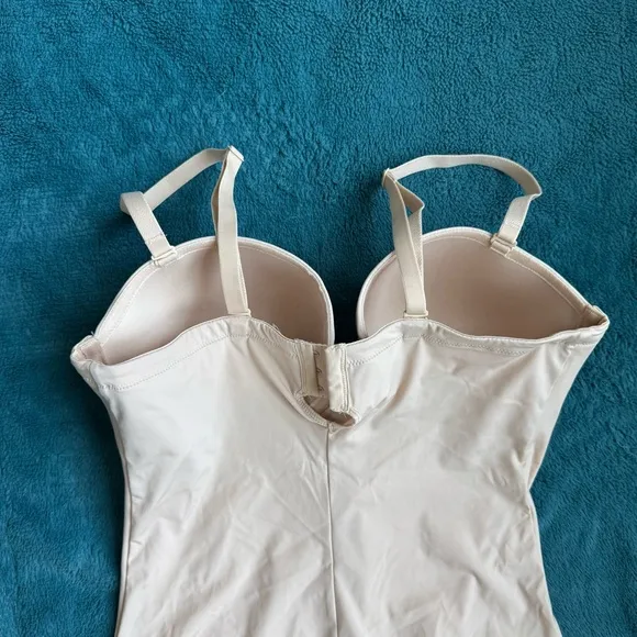 NWOT Wacoal Red Carpet Shaping Bodybriefer 40D Bodysuit 801219 Beige Convertible