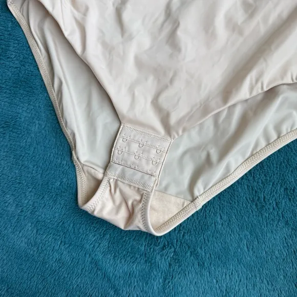 NWOT Wacoal Red Carpet Shaping Bodybriefer 40D Bodysuit 801219 Beige Convertible