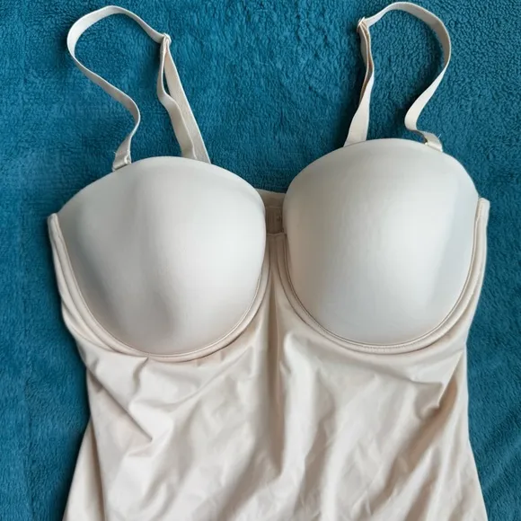 NWOT Wacoal Red Carpet Shaping Bodybriefer 40D Bodysuit 801219 Beige Convertible