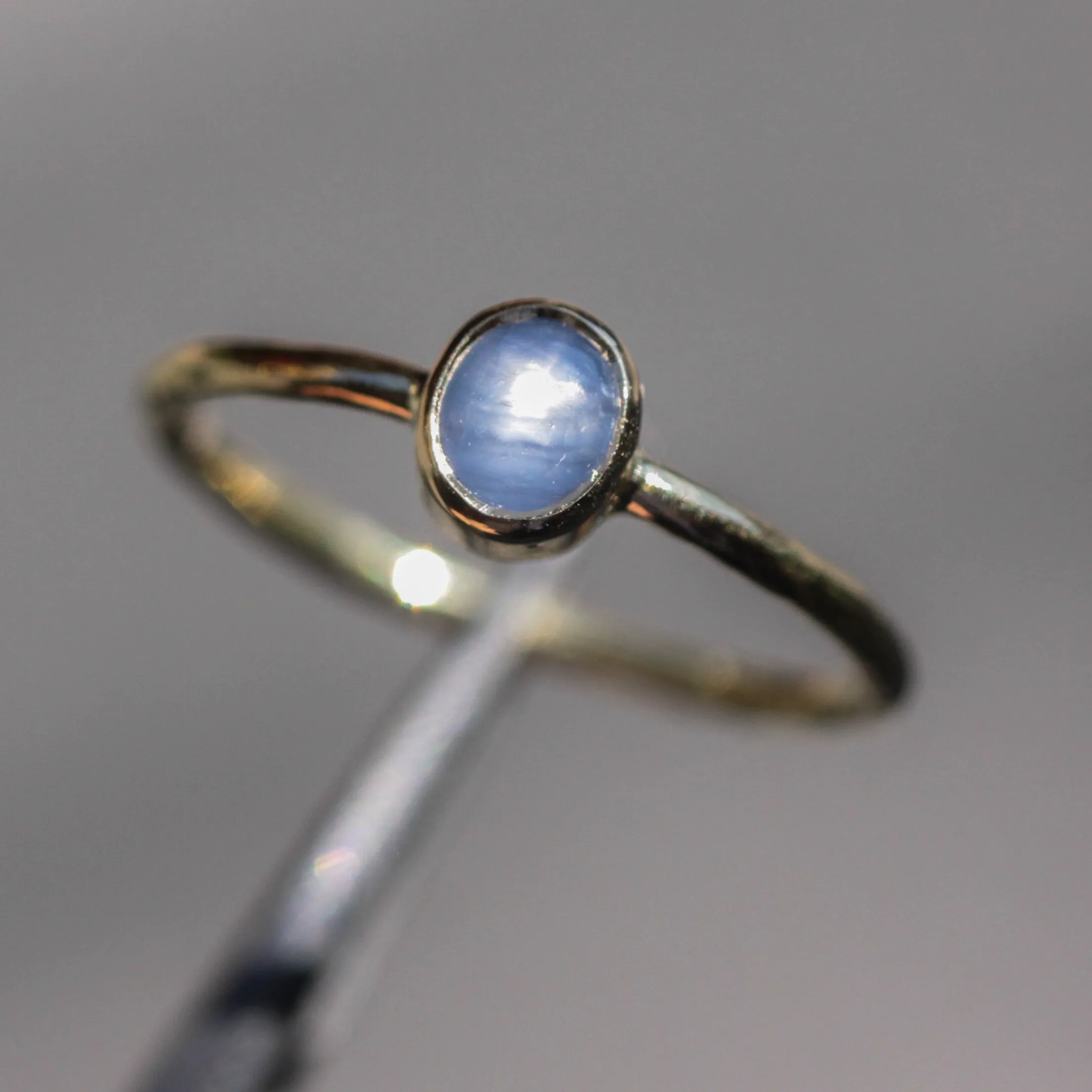 Oval Blue star sapphire in bezel settings with 18k gold texture band