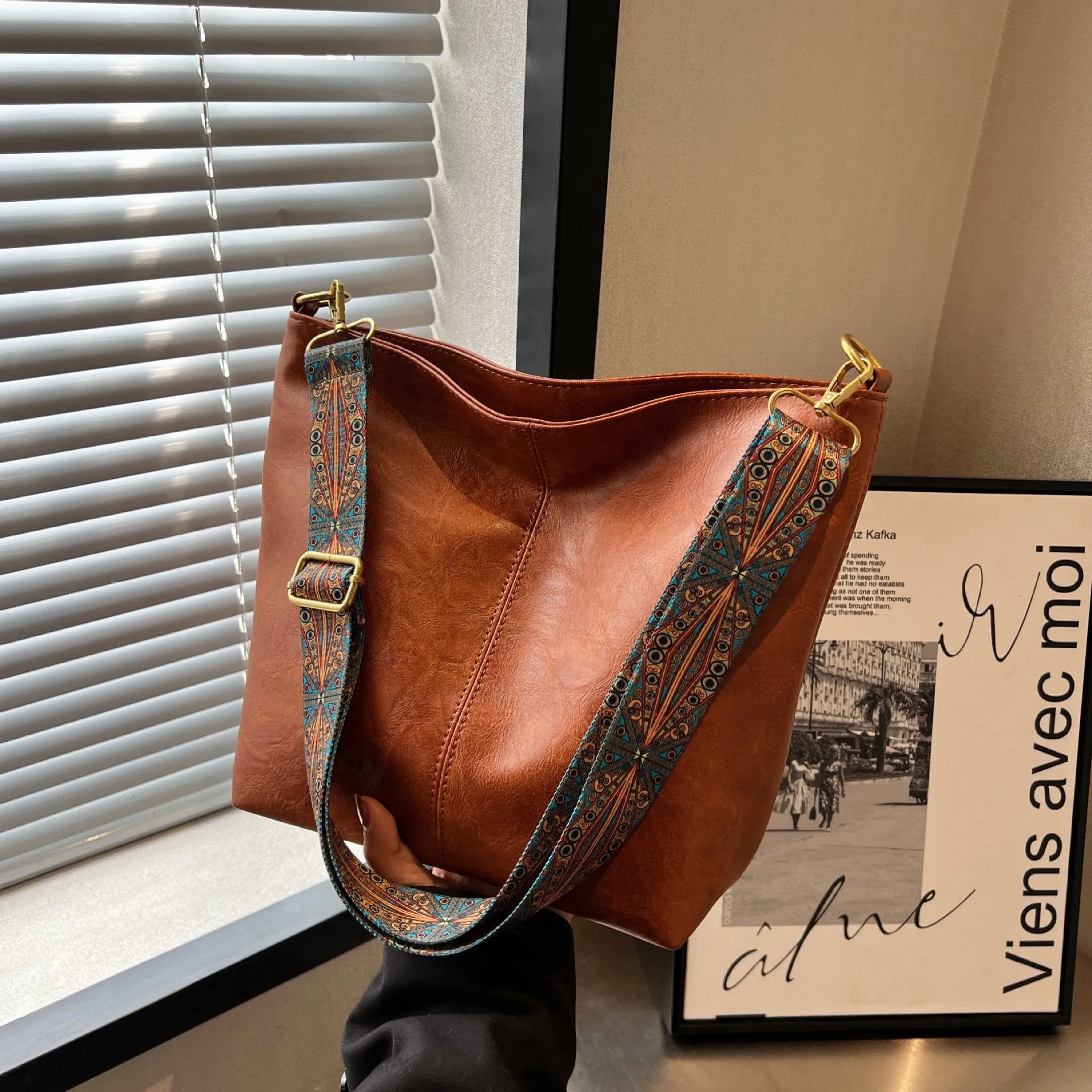 Retro Bag Large-capacity Touch-sensitive Broadband Shoulder Supportive Messenger