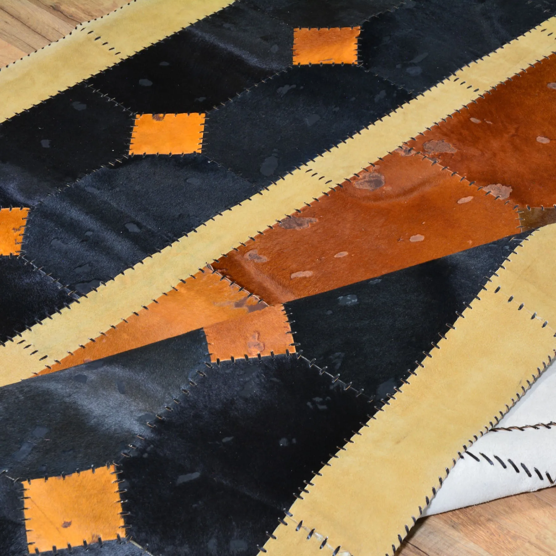 Turkish Cowhide Patchwork Hand Stitched Rug (Size 5.7 X 7.8) Cwral-7173