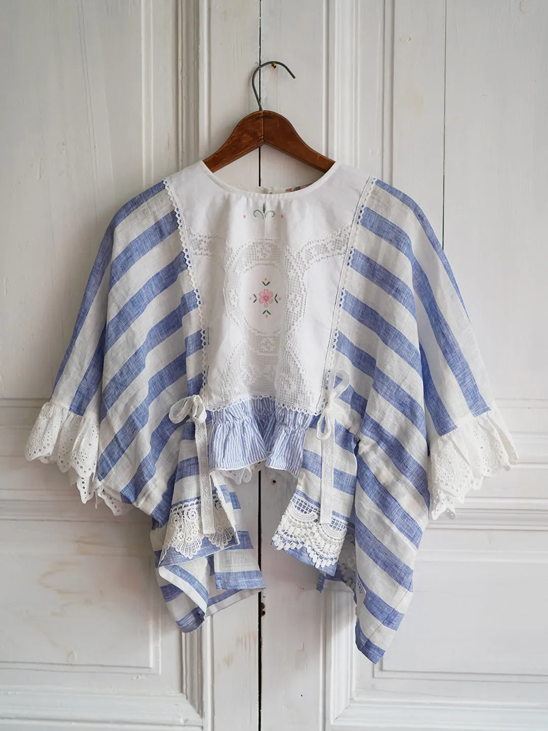 Unlogical Poem Retro Style Lace Embroidered Patchwork Breton Top