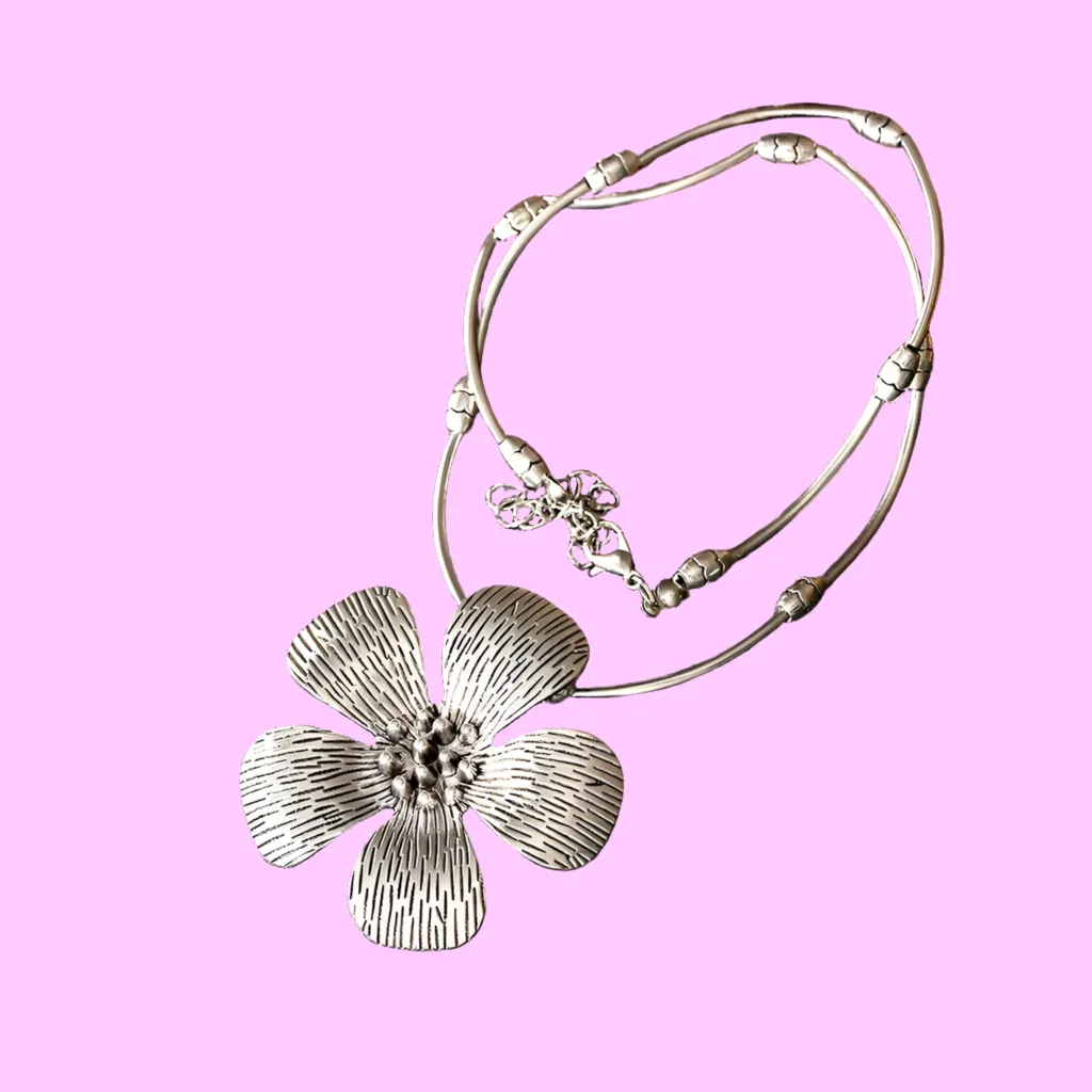 Vintage 5 Petal Flower Necklace