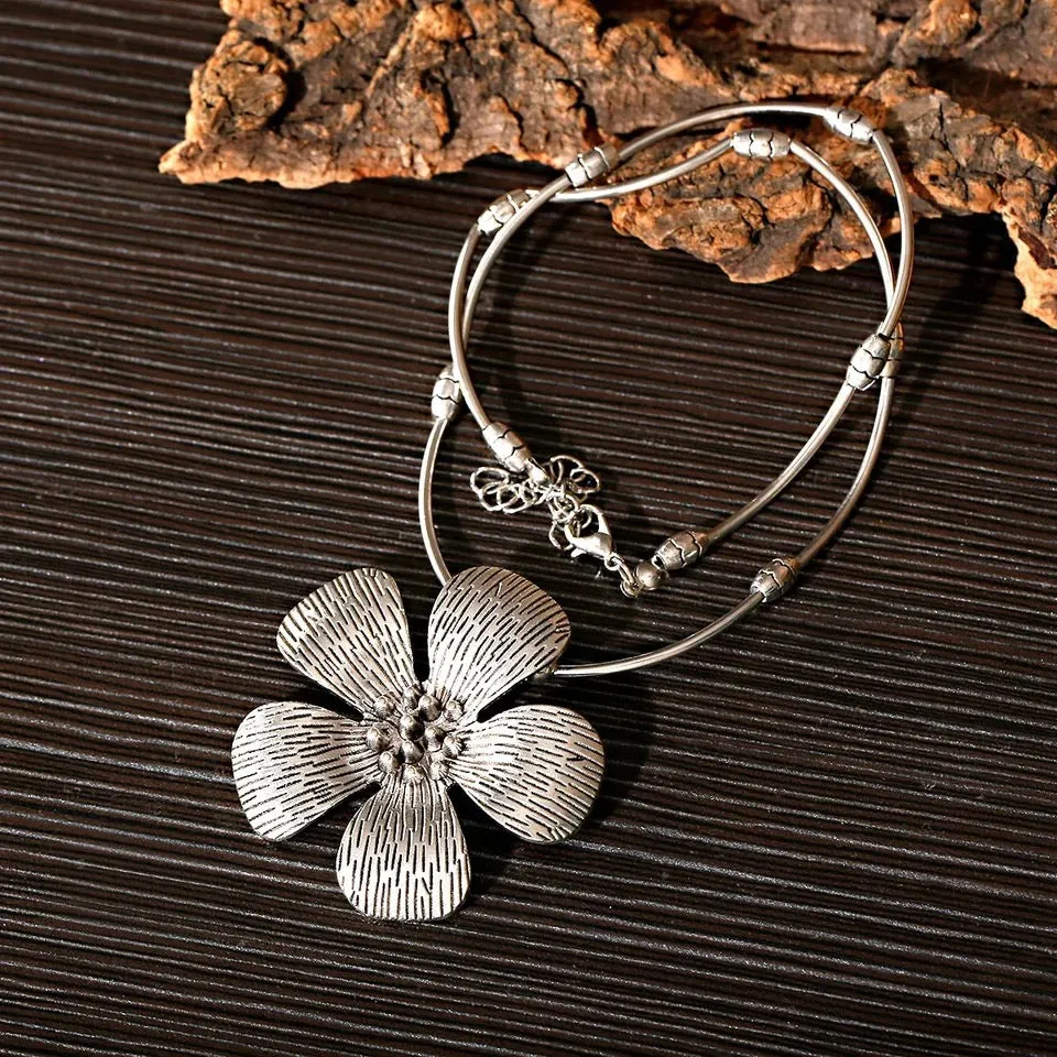 Vintage 5 Petal Flower Necklace