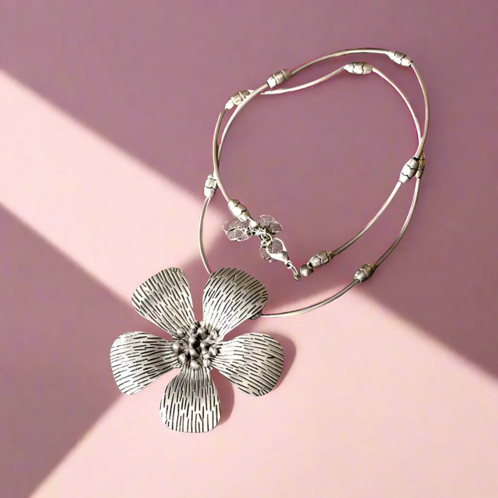 Vintage 5 Petal Flower Necklace