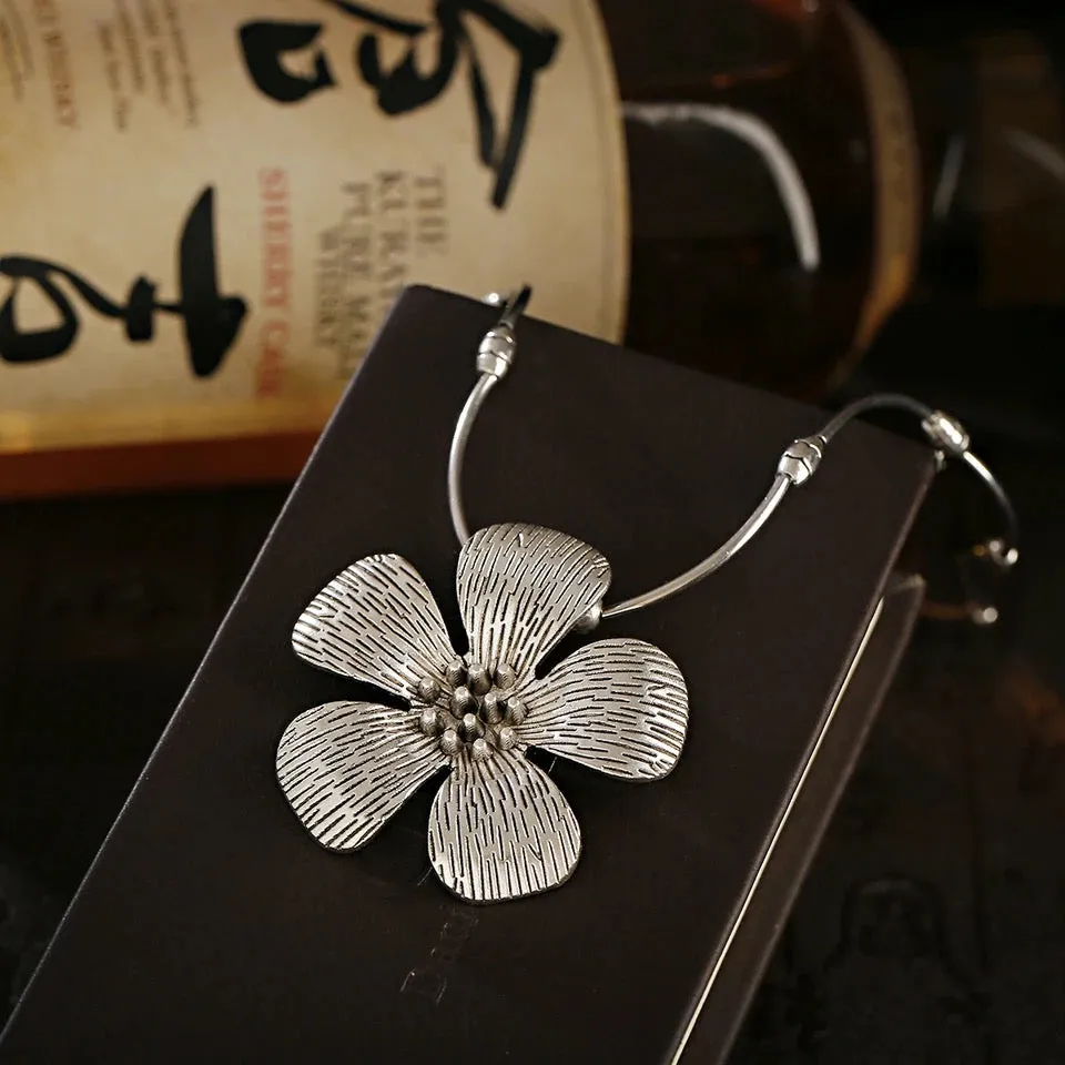 Vintage 5 Petal Flower Necklace