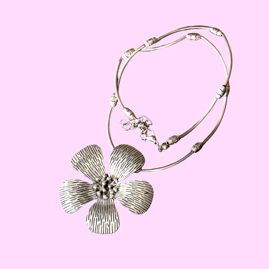 Vintage 5 Petal Flower Necklace
