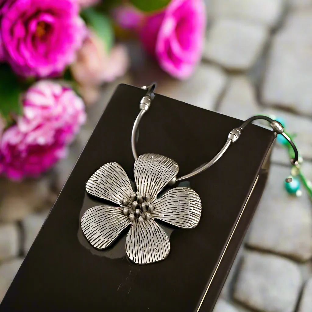 Vintage 5 Petal Flower Necklace