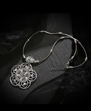Vintage Pointing Petals Flower