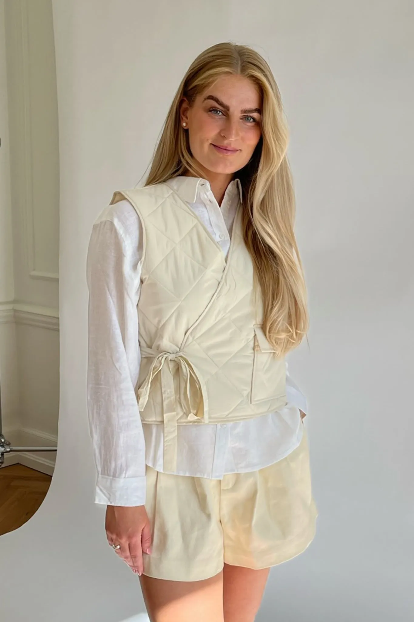 VMVia Vest - Råhvid