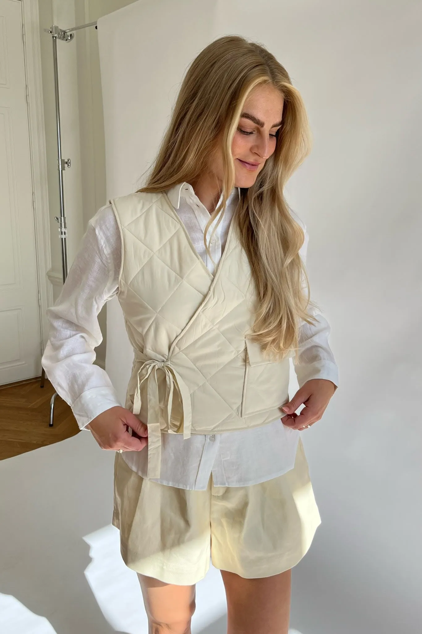 VMVia Vest - Råhvid