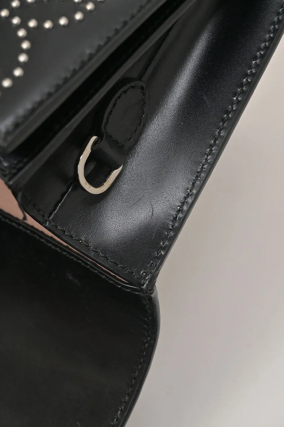 [WB6712] Alaïa | Cross-Body Bag