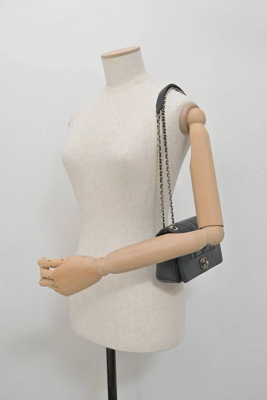[WB7199] Chanel | Cross-Body Bag